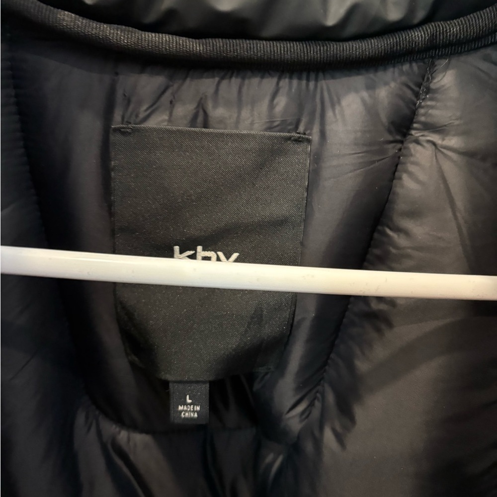 KhySculpted Puffer in black size large runs small - Picture 3 of 6